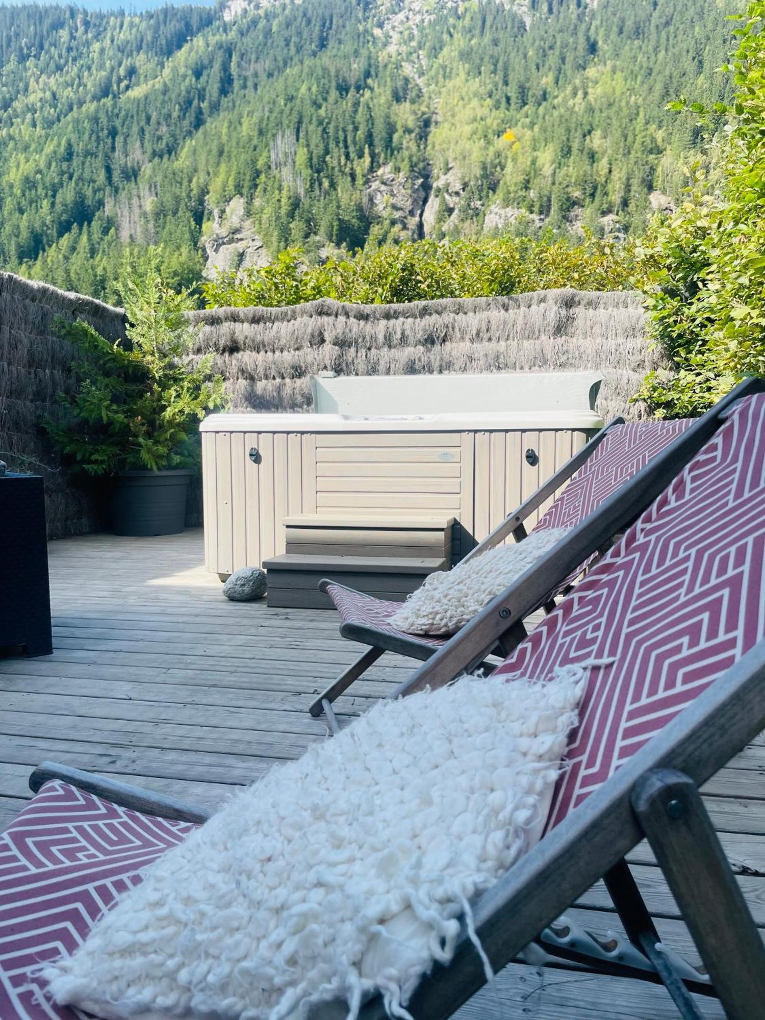 Chalet Le Petit Nicolas, Jacuzzi, Vue Mont Blanc Chamonix Exterior foto